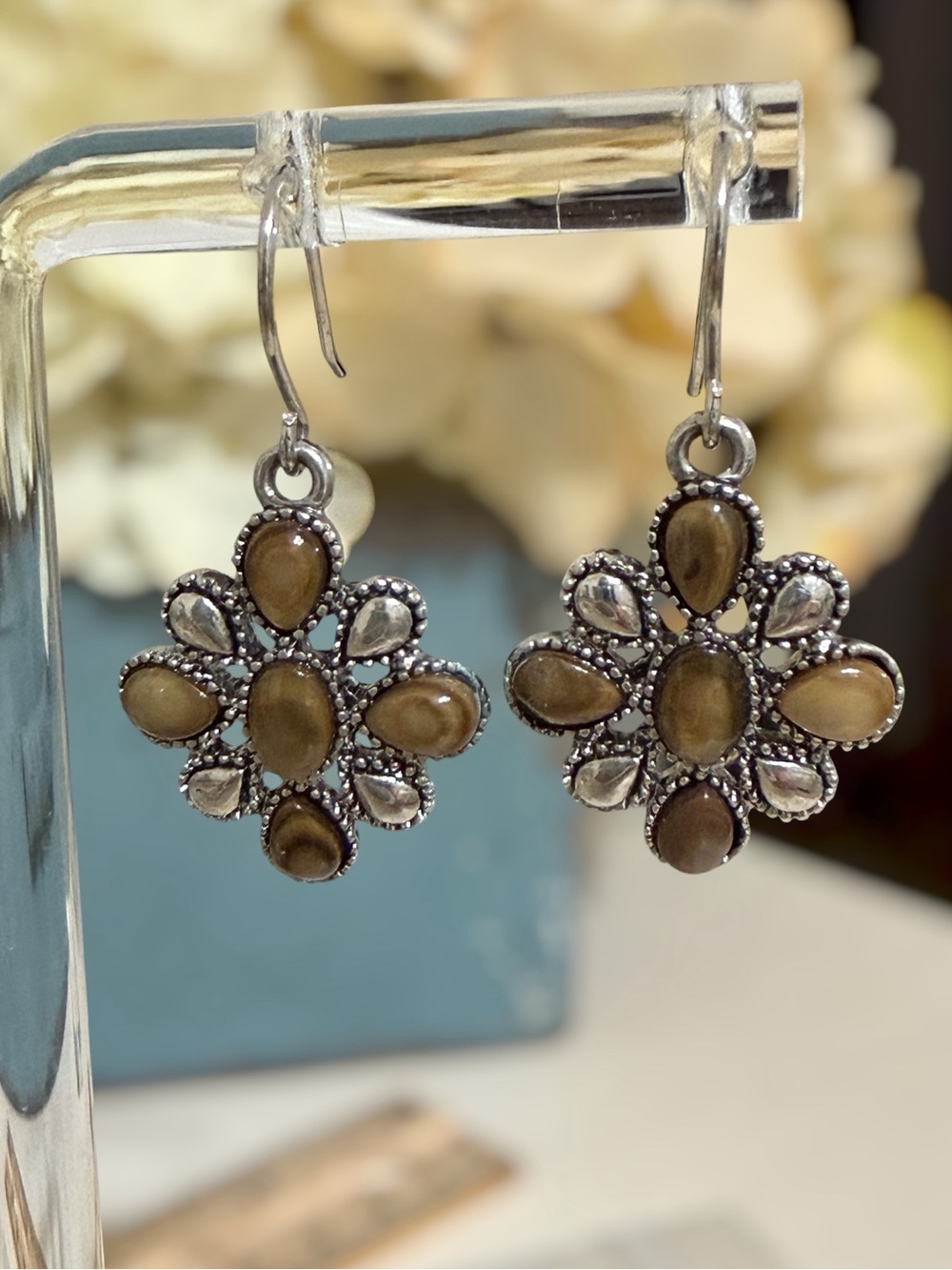Flower shaped brown stone & silver tone wire earrings